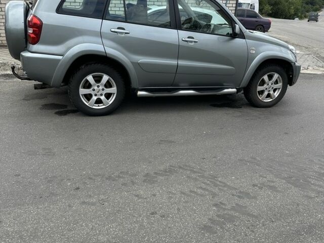 Серый Тойота РАВ 4, объемом двигателя 2 л и пробегом 320 тыс. км за 4000 $, фото 10 на Automoto.ua