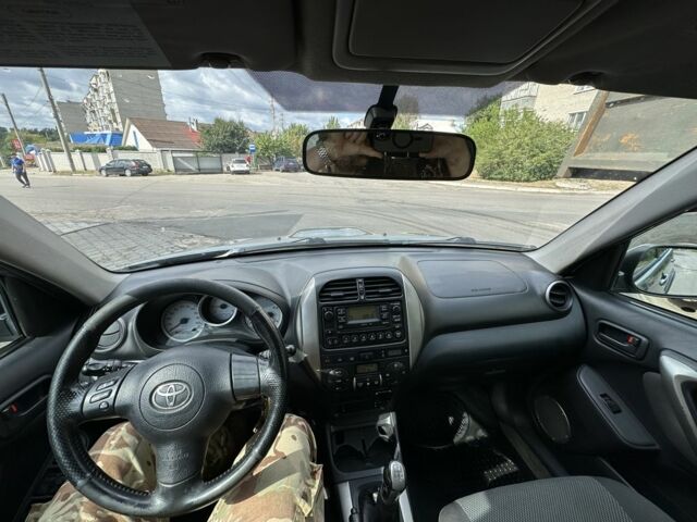 Серый Тойота РАВ 4, объемом двигателя 2 л и пробегом 320 тыс. км за 4000 $, фото 18 на Automoto.ua