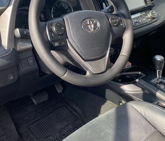 Серый Тойота РАВ 4, объемом двигателя 2.5 л и пробегом 190 тыс. км за 23000 $, фото 2 на Automoto.ua