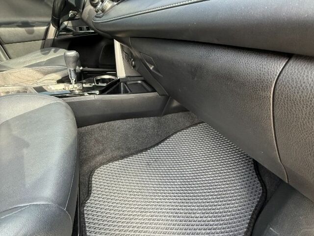 Серый Тойота РАВ 4, объемом двигателя 2.5 л и пробегом 118 тыс. км за 22000 $, фото 15 на Automoto.ua