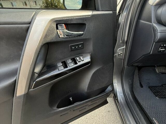 Серый Тойота РАВ 4, объемом двигателя 2.5 л и пробегом 118 тыс. км за 22000 $, фото 8 на Automoto.ua