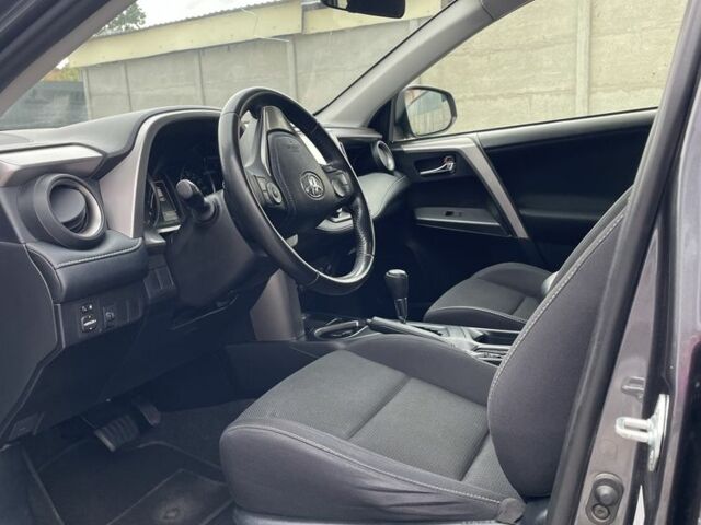 Сірий Тойота РАВ 4, об'ємом двигуна 2 л та пробігом 211 тис. км за 18000 $, фото 3 на Automoto.ua