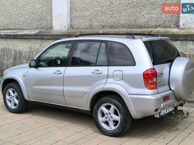 Серый Тойота РАВ 4, объемом двигателя 2 л и пробегом 255 тыс. км за 2150 $, фото 1 на Automoto.ua