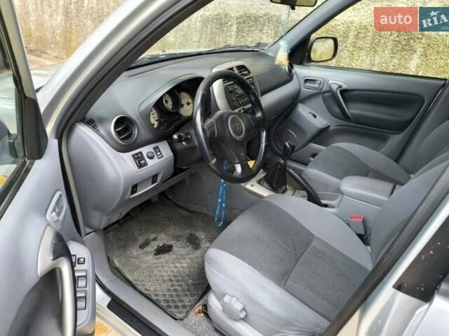Серый Тойота РАВ 4, объемом двигателя 2 л и пробегом 255 тыс. км за 2150 $, фото 6 на Automoto.ua