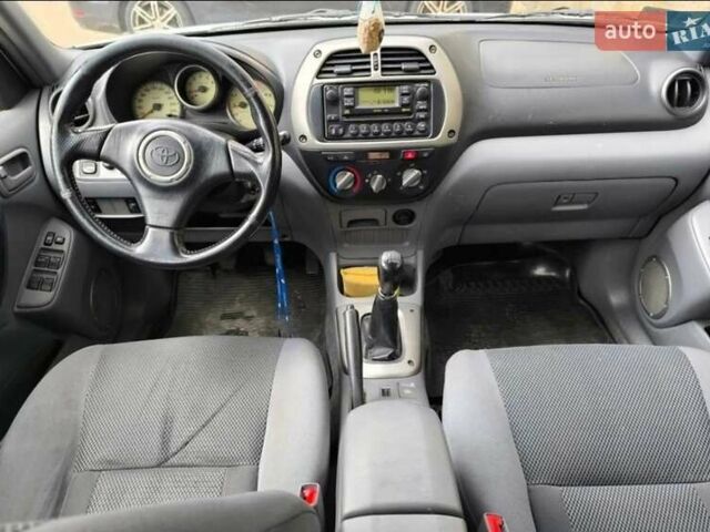 Серый Тойота РАВ 4, объемом двигателя 2 л и пробегом 255 тыс. км за 2150 $, фото 4 на Automoto.ua