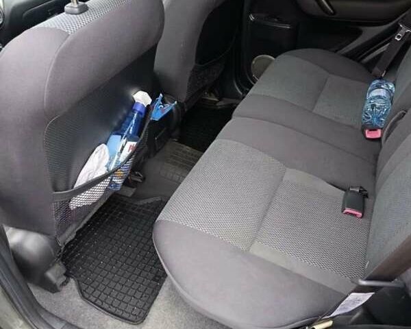 Сірий Тойота РАВ 4, об'ємом двигуна 2.2 л та пробігом 234 тис. км за 2000 $, фото 3 на Automoto.ua