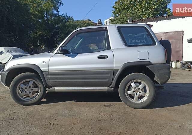 Серый Тойота РАВ 4, объемом двигателя 2 л и пробегом 391 тыс. км за 5250 $, фото 1 на Automoto.ua