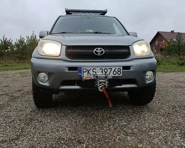 Сірий Тойота РАВ 4, об'ємом двигуна 2.2 л та пробігом 234 тис. км за 2000 $, фото 1 на Automoto.ua