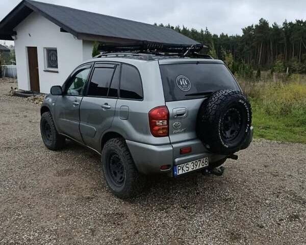 Сірий Тойота РАВ 4, об'ємом двигуна 2.2 л та пробігом 234 тис. км за 2000 $, фото 4 на Automoto.ua