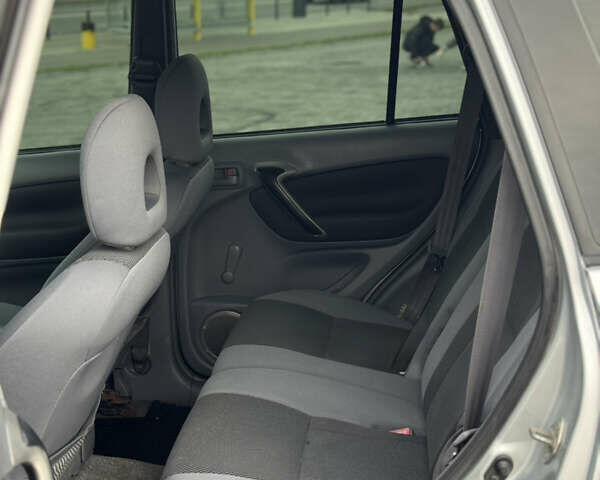 Серый Тойота РАВ 4, объемом двигателя 2 л и пробегом 242 тыс. км за 5499 $, фото 11 на Automoto.ua