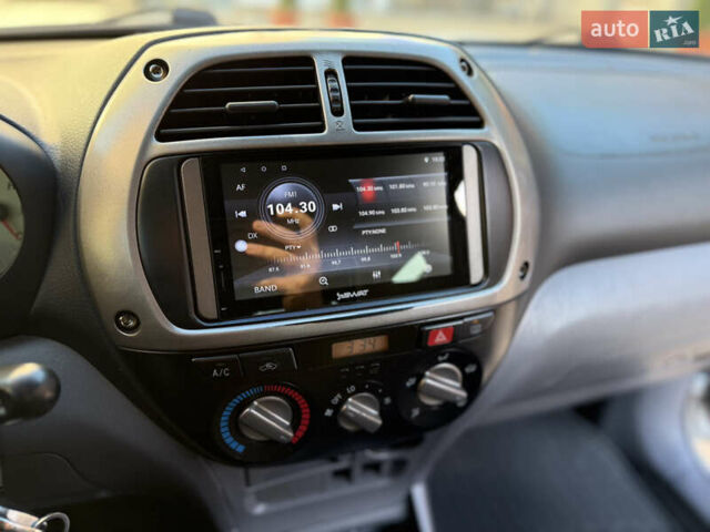 Сірий Тойота РАВ 4, об'ємом двигуна 2 л та пробігом 239 тис. км за 7300 $, фото 39 на Automoto.ua