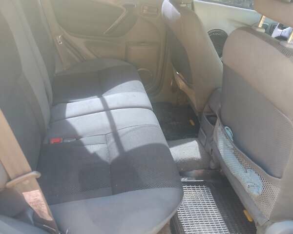 Серый Тойота РАВ 4, объемом двигателя 2 л и пробегом 273 тыс. км за 7300 $, фото 9 на Automoto.ua