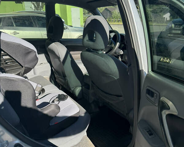 Сірий Тойота РАВ 4, об'ємом двигуна 2 л та пробігом 346 тис. км за 6000 $, фото 4 на Automoto.ua