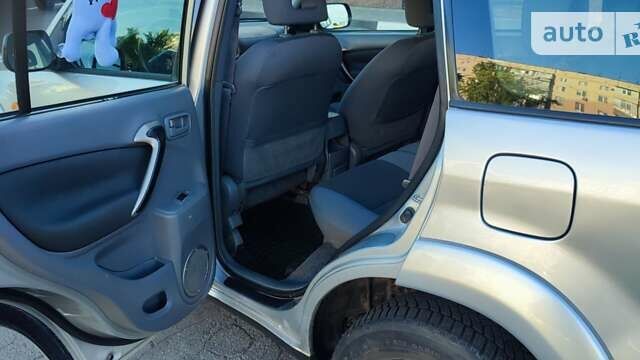 Серый Тойота РАВ 4, объемом двигателя 2 л и пробегом 191 тыс. км за 6700 $, фото 4 на Automoto.ua