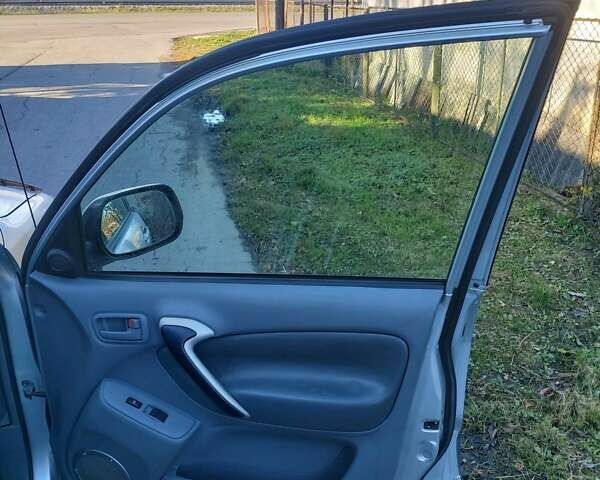 Сірий Тойота РАВ 4, об'ємом двигуна 2 л та пробігом 330 тис. км за 4350 $, фото 26 на Automoto.ua