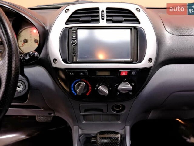 Серый Тойота РАВ 4, объемом двигателя 2 л и пробегом 275 тыс. км за 6900 $, фото 17 на Automoto.ua