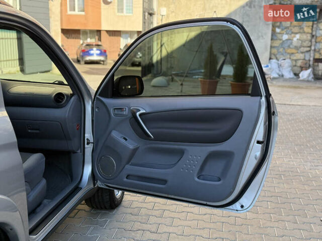 Сірий Тойота РАВ 4, об'ємом двигуна 2 л та пробігом 239 тис. км за 7300 $, фото 21 на Automoto.ua