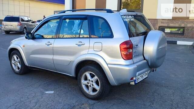 Серый Тойота РАВ 4, объемом двигателя 2 л и пробегом 191 тыс. км за 6700 $, фото 3 на Automoto.ua