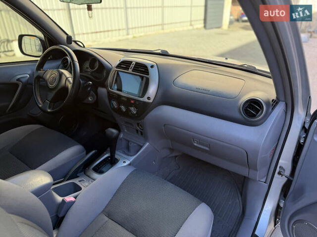 Сірий Тойота РАВ 4, об'ємом двигуна 2 л та пробігом 239 тис. км за 7300 $, фото 24 на Automoto.ua