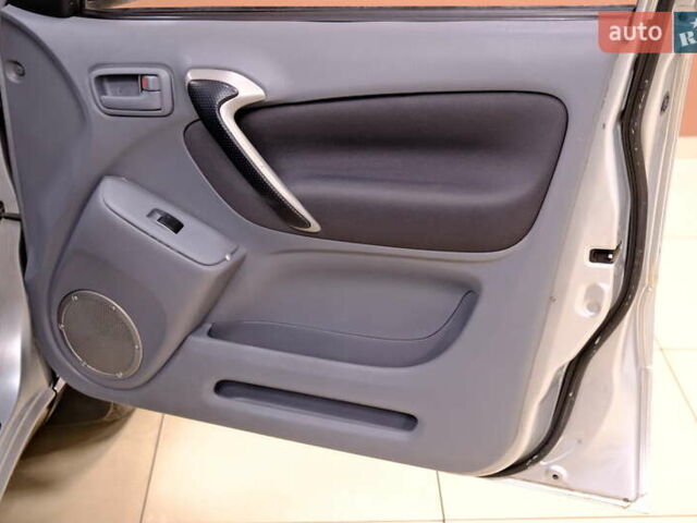 Серый Тойота РАВ 4, объемом двигателя 2 л и пробегом 275 тыс. км за 6900 $, фото 35 на Automoto.ua