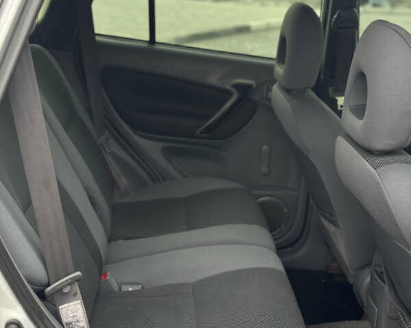 Серый Тойота РАВ 4, объемом двигателя 2 л и пробегом 242 тыс. км за 5499 $, фото 10 на Automoto.ua