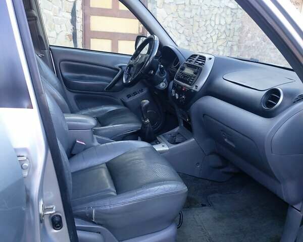 Сірий Тойота РАВ 4, об'ємом двигуна 2 л та пробігом 330 тис. км за 4350 $, фото 29 на Automoto.ua