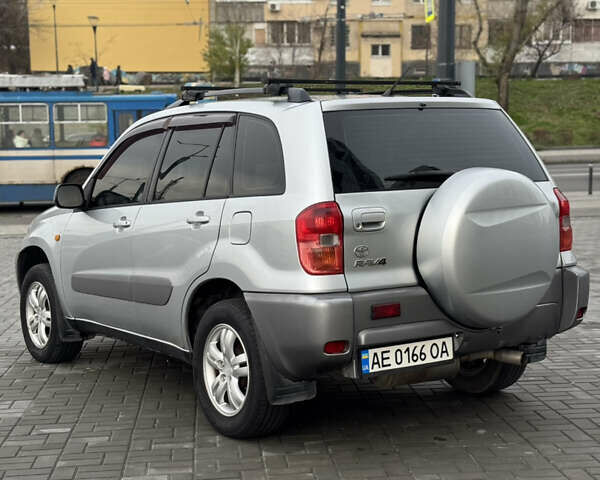 Серый Тойота РАВ 4, объемом двигателя 2 л и пробегом 242 тыс. км за 5499 $, фото 2 на Automoto.ua