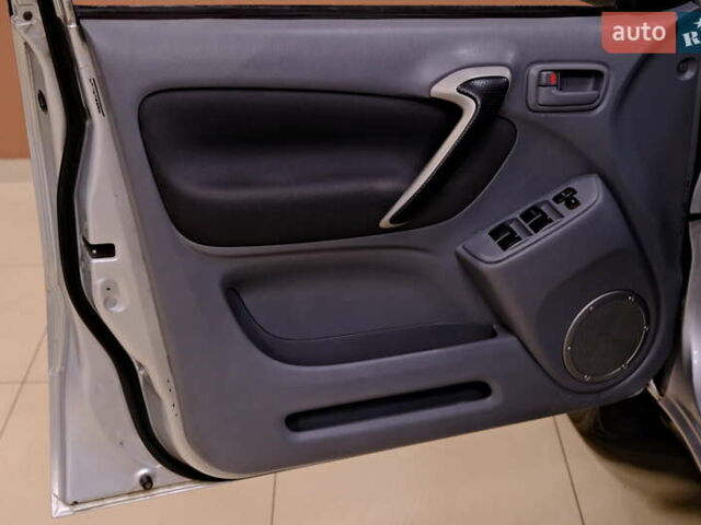 Серый Тойота РАВ 4, объемом двигателя 2 л и пробегом 275 тыс. км за 6900 $, фото 23 на Automoto.ua