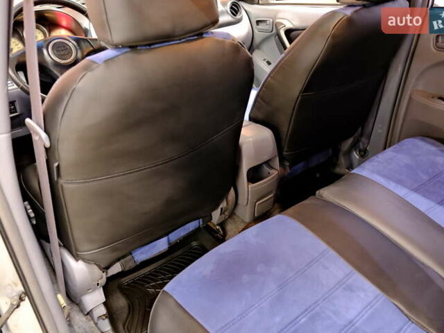 Серый Тойота РАВ 4, объемом двигателя 2 л и пробегом 275 тыс. км за 6900 $, фото 29 на Automoto.ua