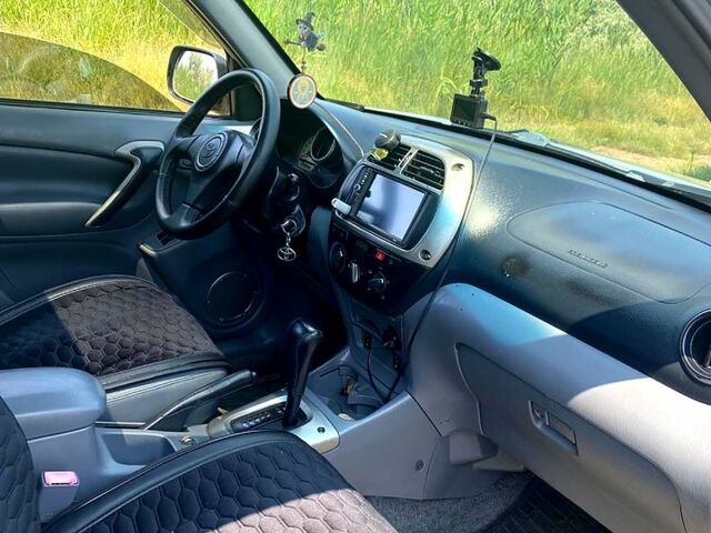 Сірий Тойота РАВ 4, об'ємом двигуна 2 л та пробігом 225 тис. км за 7200 $, фото 1 на Automoto.ua