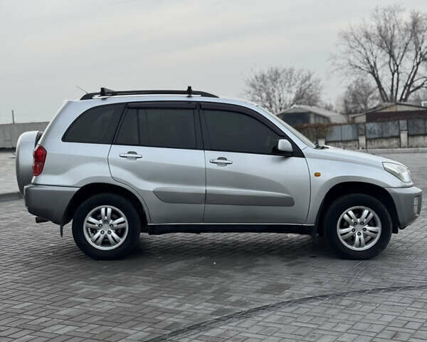 Серый Тойота РАВ 4, объемом двигателя 2 л и пробегом 242 тыс. км за 5499 $, фото 5 на Automoto.ua