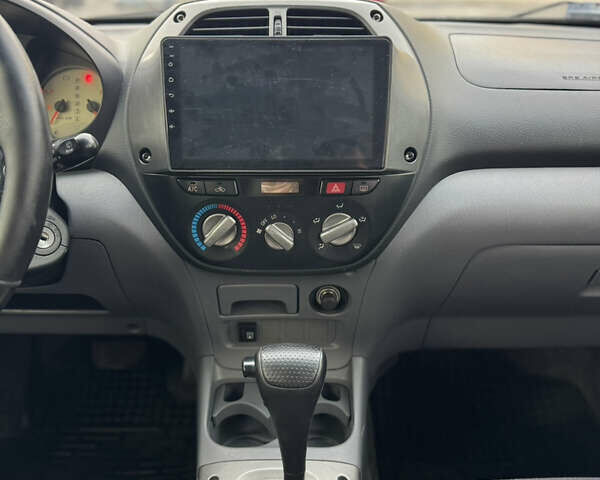 Серый Тойота РАВ 4, объемом двигателя 2 л и пробегом 242 тыс. км за 5499 $, фото 13 на Automoto.ua