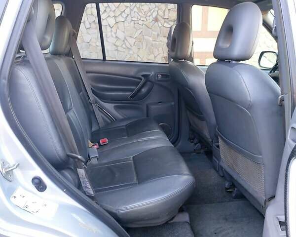 Сірий Тойота РАВ 4, об'ємом двигуна 2 л та пробігом 330 тис. км за 4350 $, фото 34 на Automoto.ua