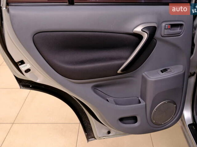 Серый Тойота РАВ 4, объемом двигателя 2 л и пробегом 275 тыс. км за 6900 $, фото 27 на Automoto.ua