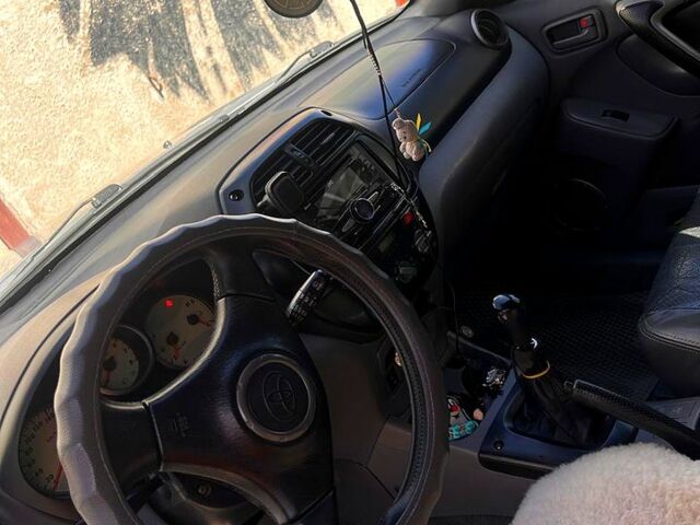 Серый Тойота РАВ 4, объемом двигателя 2 л и пробегом 280 тыс. км за 6500 $, фото 4 на Automoto.ua