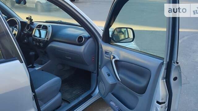 Серый Тойота РАВ 4, объемом двигателя 2 л и пробегом 191 тыс. км за 6700 $, фото 11 на Automoto.ua