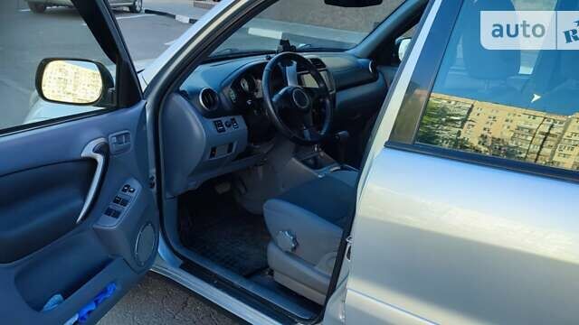 Серый Тойота РАВ 4, объемом двигателя 2 л и пробегом 191 тыс. км за 6700 $, фото 7 на Automoto.ua