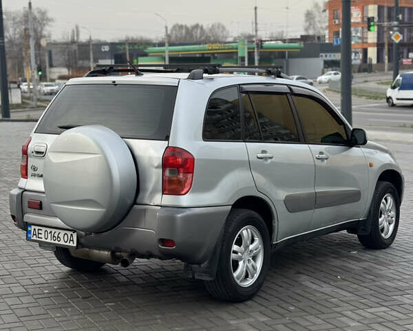 Серый Тойота РАВ 4, объемом двигателя 2 л и пробегом 242 тыс. км за 5499 $, фото 4 на Automoto.ua