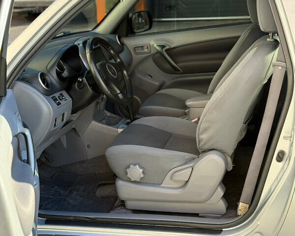 Сірий Тойота РАВ 4, об'ємом двигуна 2 л та пробігом 239 тис. км за 7300 $, фото 31 на Automoto.ua