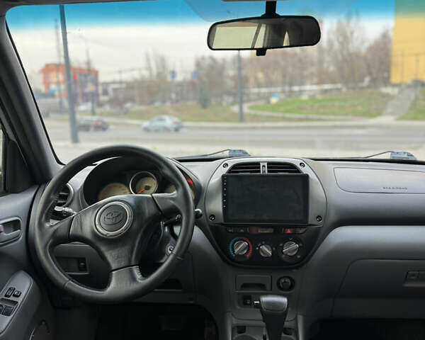 Серый Тойота РАВ 4, объемом двигателя 2 л и пробегом 242 тыс. км за 5499 $, фото 12 на Automoto.ua