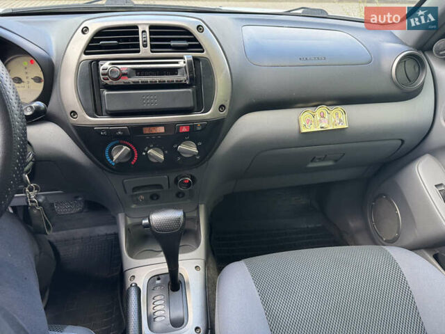 Сірий Тойота РАВ 4, об'ємом двигуна 2 л та пробігом 346 тис. км за 6000 $, фото 10 на Automoto.ua