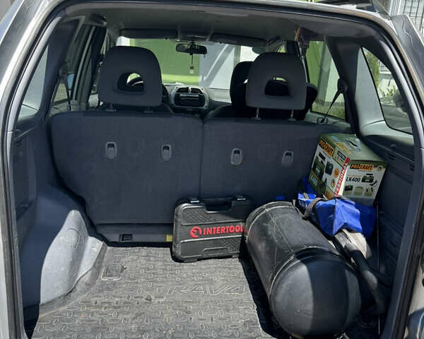 Сірий Тойота РАВ 4, об'ємом двигуна 2 л та пробігом 346 тис. км за 6000 $, фото 6 на Automoto.ua