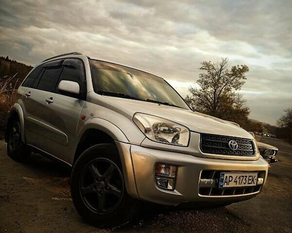 Серый Тойота РАВ 4, объемом двигателя 2 л и пробегом 273 тыс. км за 7300 $, фото 1 на Automoto.ua