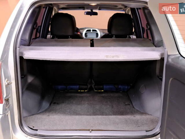 Серый Тойота РАВ 4, объемом двигателя 2 л и пробегом 275 тыс. км за 6900 $, фото 43 на Automoto.ua