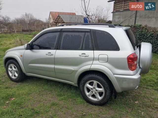 Серый Тойота РАВ 4, объемом двигателя 2 л и пробегом 250 тыс. км за 6700 $, фото 1 на Automoto.ua