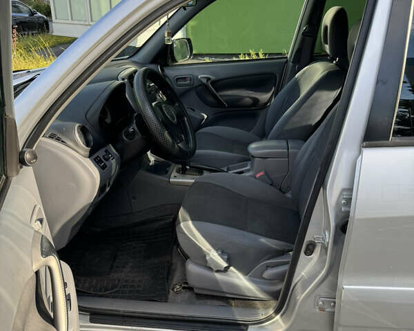 Сірий Тойота РАВ 4, об'ємом двигуна 2 л та пробігом 346 тис. км за 6000 $, фото 9 на Automoto.ua