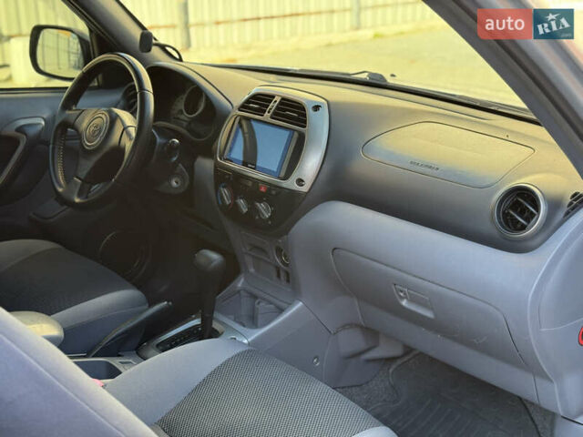 Сірий Тойота РАВ 4, об'ємом двигуна 2 л та пробігом 239 тис. км за 7300 $, фото 19 на Automoto.ua