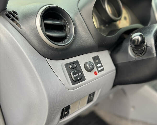 Серый Тойота РАВ 4, объемом двигателя 2 л и пробегом 242 тыс. км за 5499 $, фото 14 на Automoto.ua