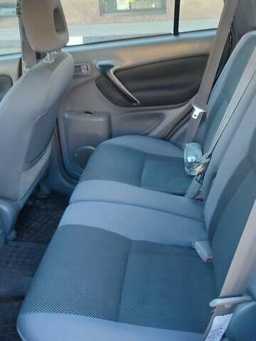 Серый Тойота РАВ 4, объемом двигателя 2 л и пробегом 191 тыс. км за 6700 $, фото 6 на Automoto.ua