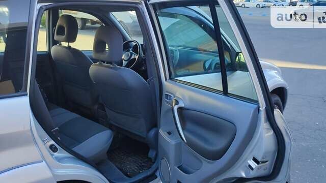 Серый Тойота РАВ 4, объемом двигателя 2 л и пробегом 191 тыс. км за 6700 $, фото 10 на Automoto.ua